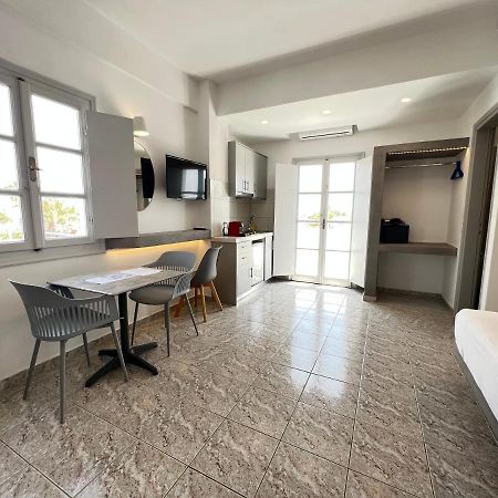 White Lily Suites & Lofts - Adults Only 16 Plus Perivolos  Eksteriør billede