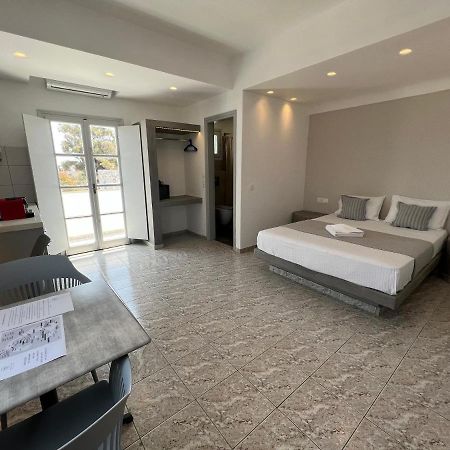 White Lily Suites & Lofts - Adults Only 16 Plus Perivolos  Eksteriør billede