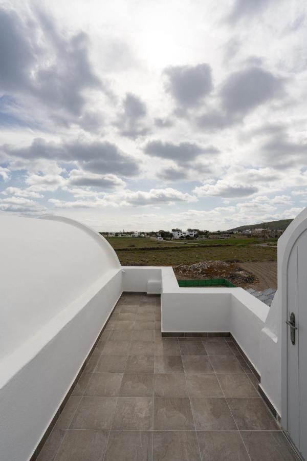 White Lily Suites & Lofts - Adults Only 16 Plus Perivolos  Eksteriør billede