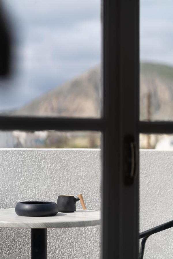 White Lily Suites & Lofts - Adults Only 16 Plus Perivolos  Eksteriør billede