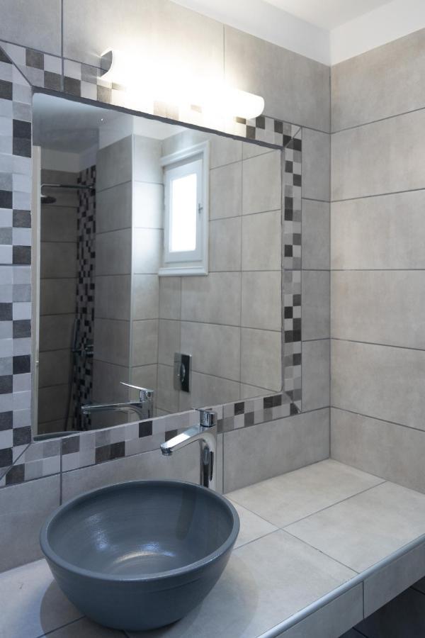 White Lily Suites & Lofts - Adults Only 16 Plus Perivolos  Eksteriør billede