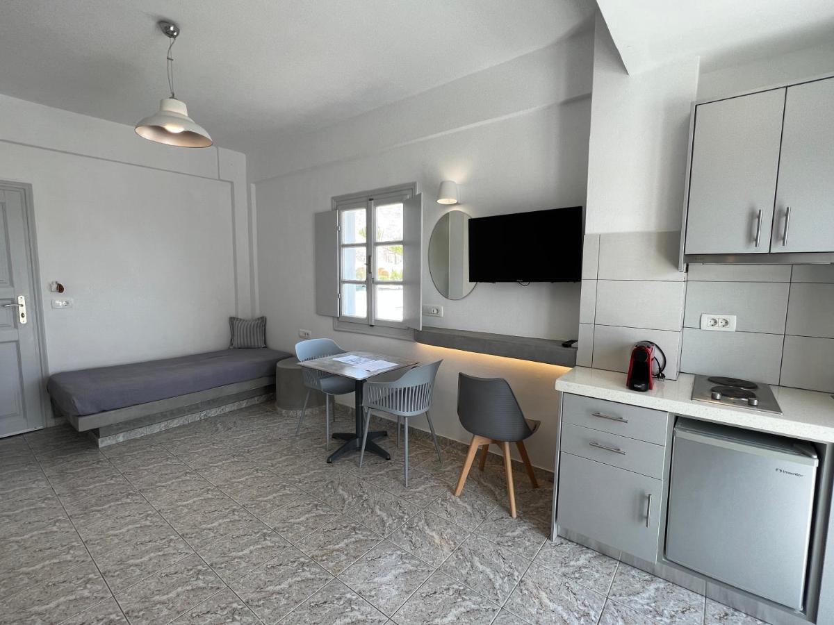 White Lily Suites & Lofts - Adults Only 16 Plus Perivolos  Eksteriør billede