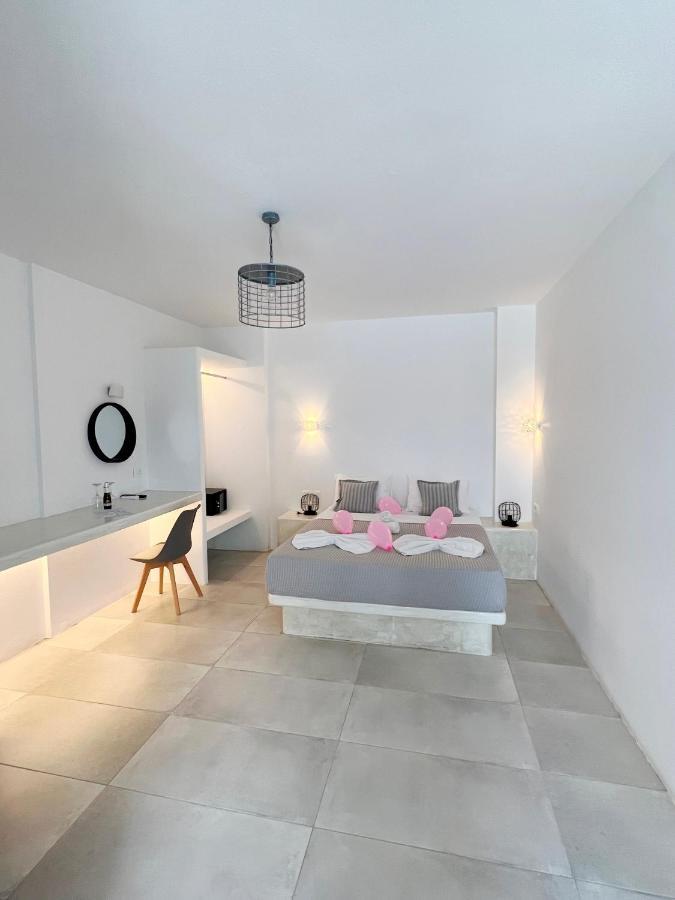 White Lily Suites & Lofts - Adults Only 16 Plus Perivolos  Eksteriør billede