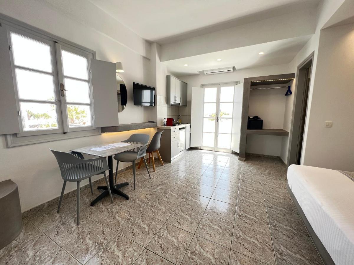 White Lily Suites & Lofts - Adults Only 16 Plus Perivolos  Eksteriør billede