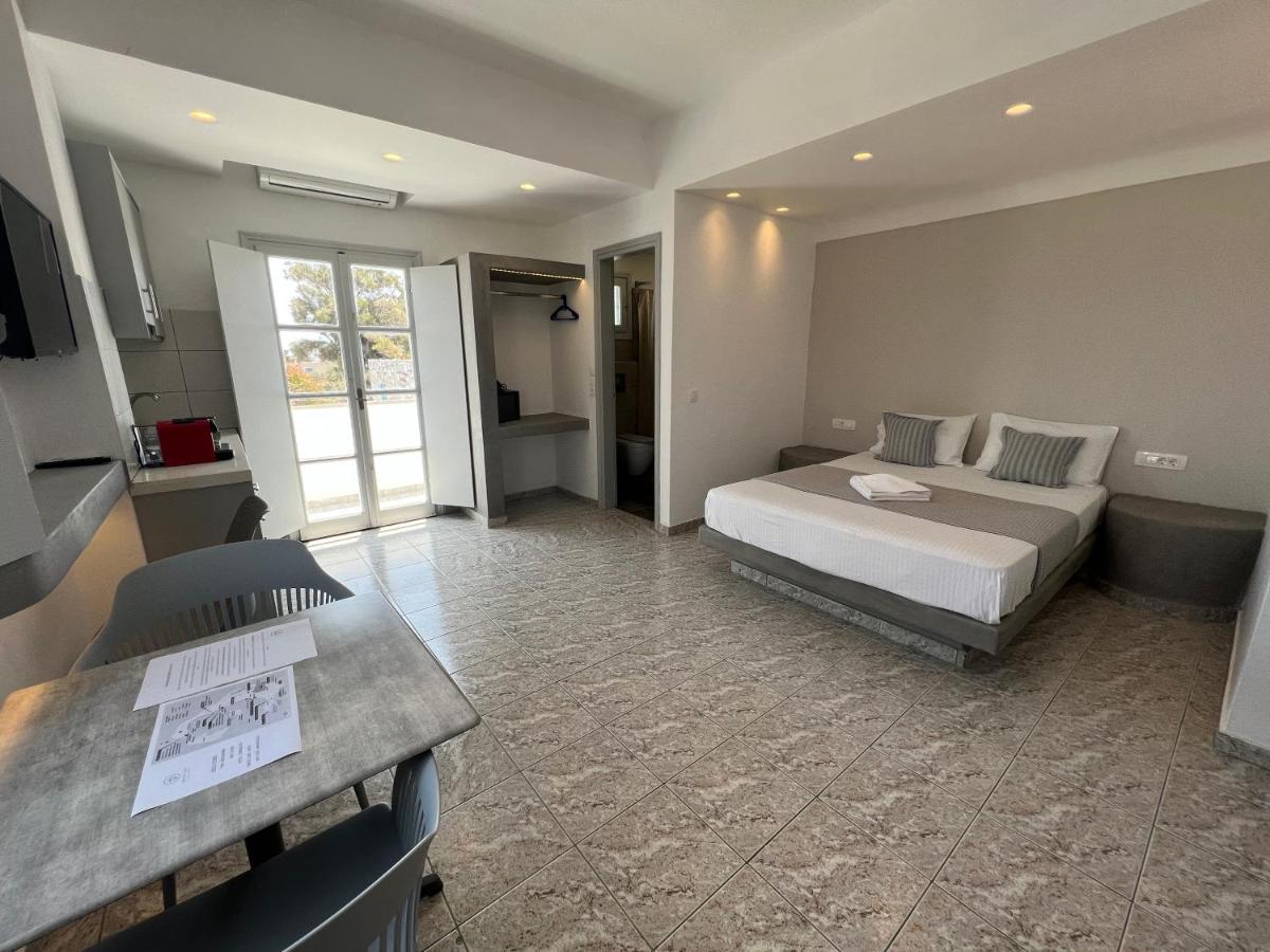 White Lily Suites & Lofts - Adults Only 16 Plus Perivolos  Eksteriør billede