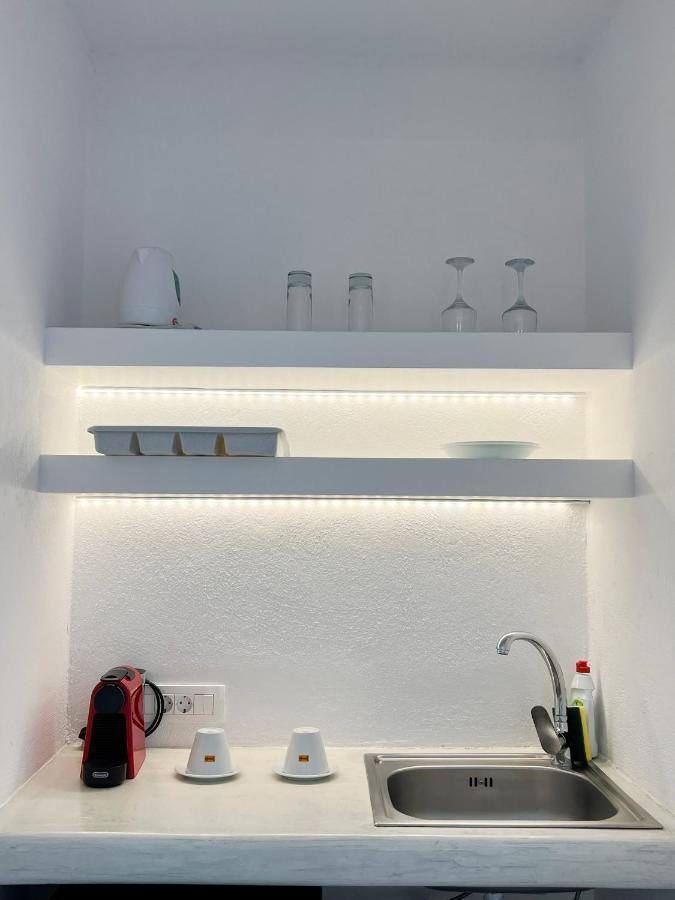 White Lily Suites & Lofts - Adults Only 16 Plus Perivolos  Eksteriør billede