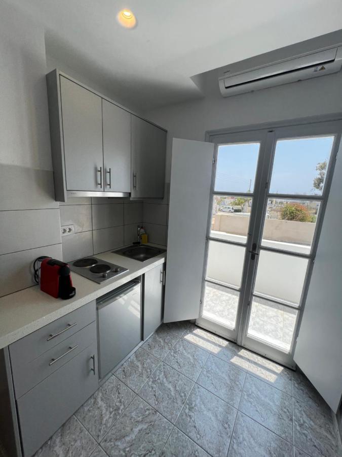 White Lily Suites & Lofts - Adults Only 16 Plus Perivolos  Eksteriør billede