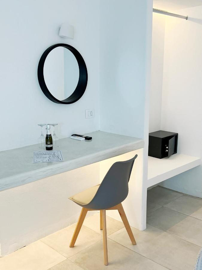 White Lily Suites & Lofts - Adults Only 16 Plus Perivolos  Eksteriør billede