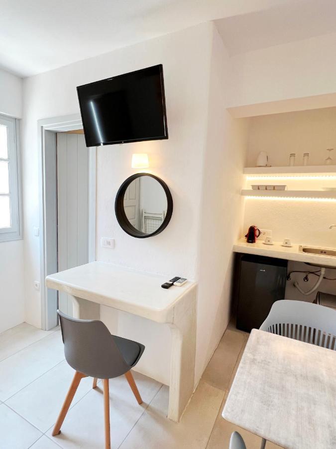 White Lily Suites & Lofts - Adults Only 16 Plus Perivolos  Eksteriør billede