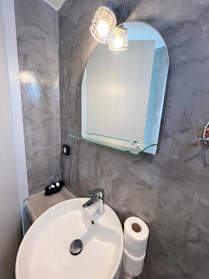 White Lily Suites & Lofts - Adults Only 16 Plus Perivolos  Eksteriør billede