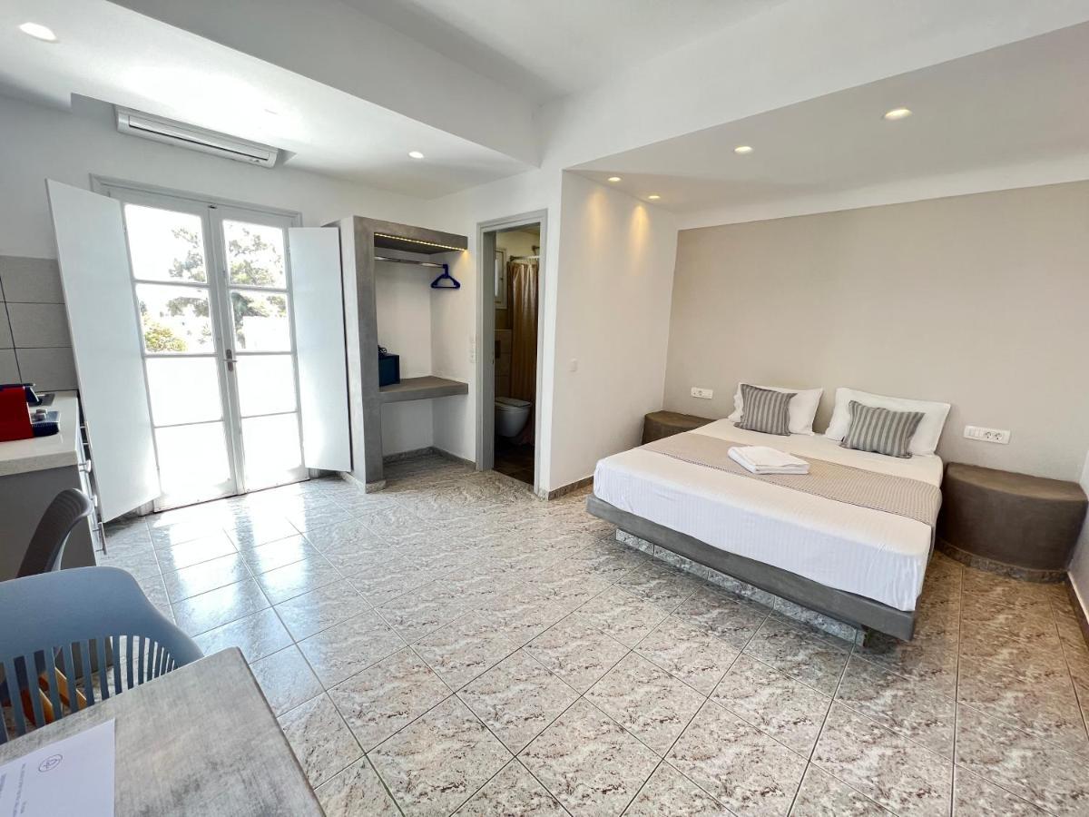 White Lily Suites & Lofts - Adults Only 16 Plus Perivolos  Eksteriør billede