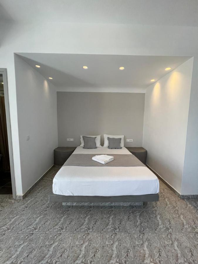 White Lily Suites & Lofts - Adults Only 16 Plus Perivolos  Eksteriør billede