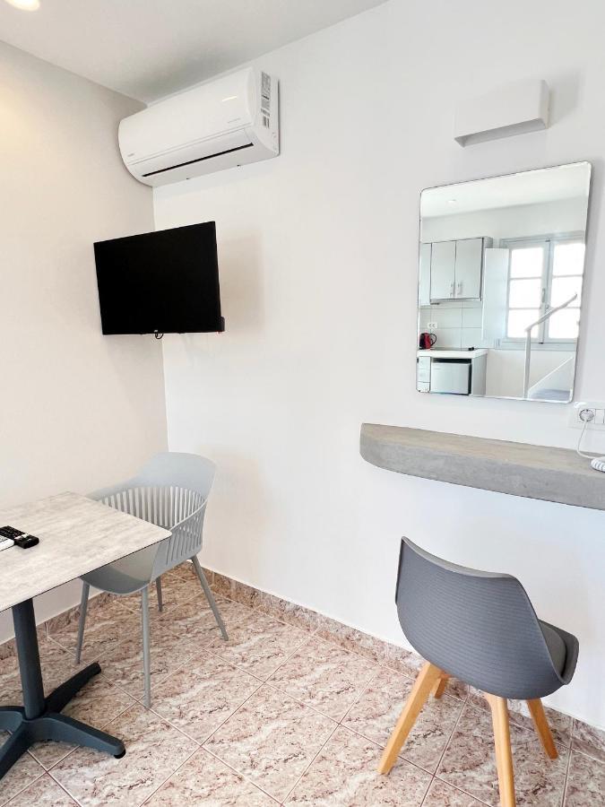 White Lily Suites & Lofts - Adults Only 16 Plus Perivolos  Eksteriør billede