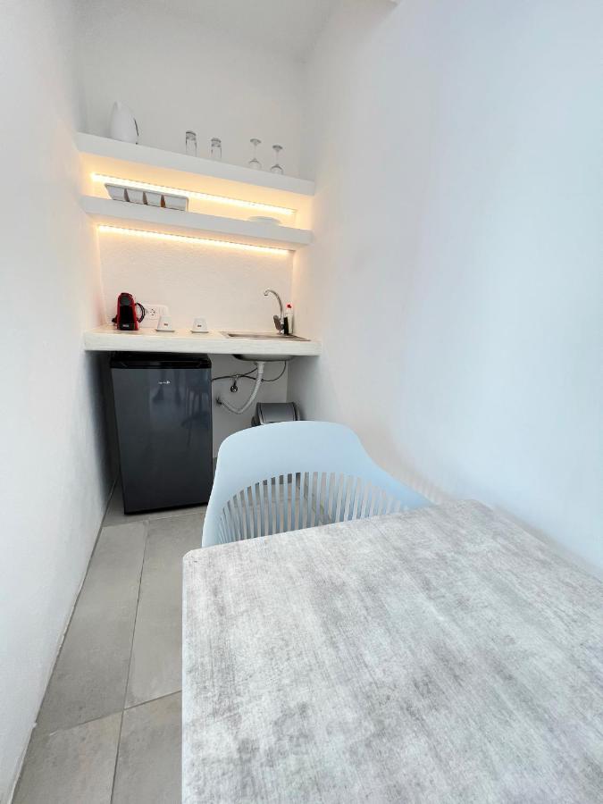 White Lily Suites & Lofts - Adults Only 16 Plus Perivolos  Eksteriør billede