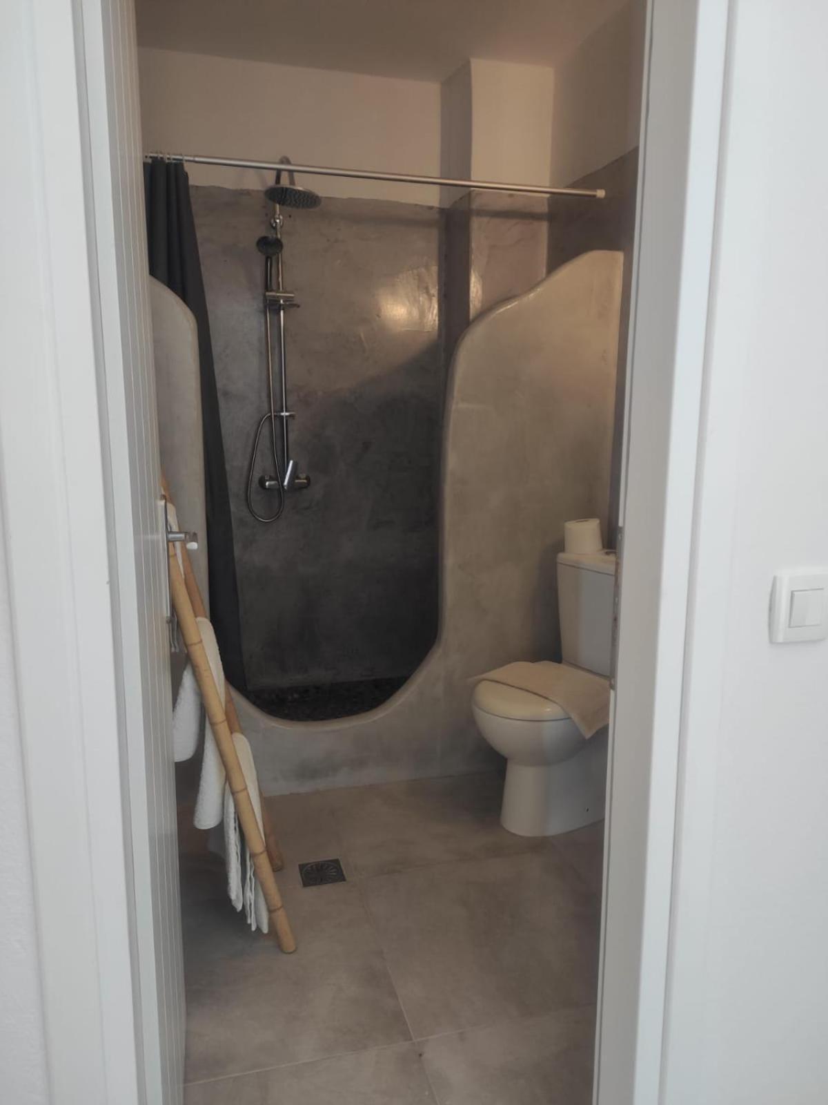White Lily Suites & Lofts - Adults Only 16 Plus Perivolos  Eksteriør billede