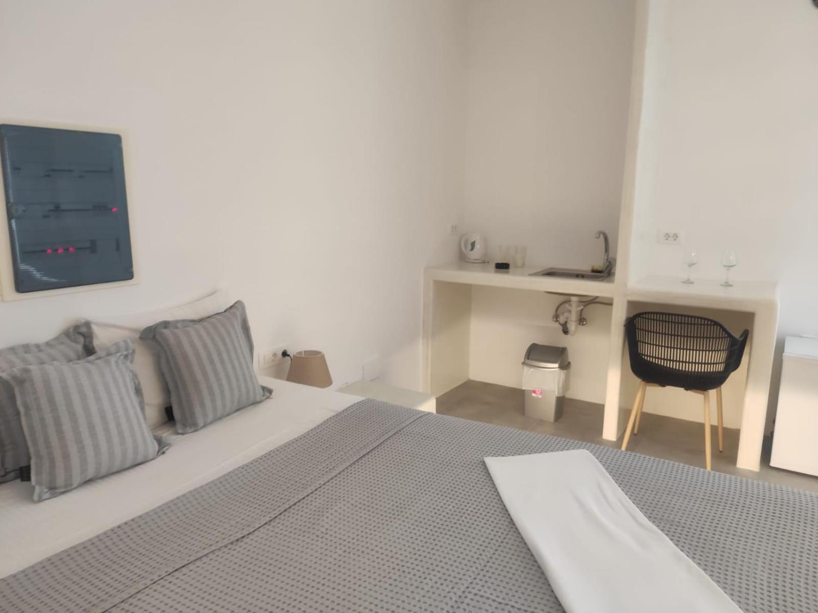 White Lily Suites & Lofts - Adults Only 16 Plus Perivolos  Eksteriør billede